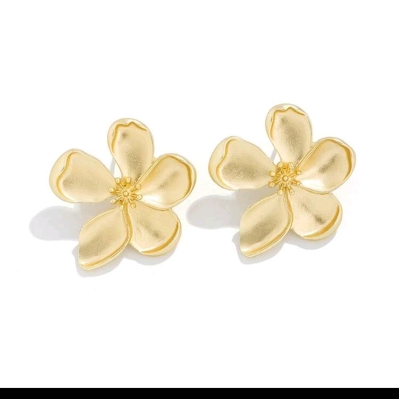 Retro French Style gold color‎ Metal Flower stud Earrings for women - Picture 3 of 4